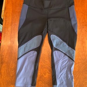 Lululemon, Capri yoga pants, blue, size 8